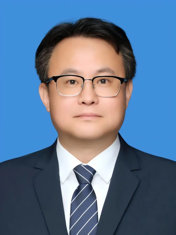 守住手藝的溫度，擁抱技術(shù)的速度 ——專訪上海出版印刷高等專科學(xué)校藝術(shù)設(shè)計(jì)系丁亮